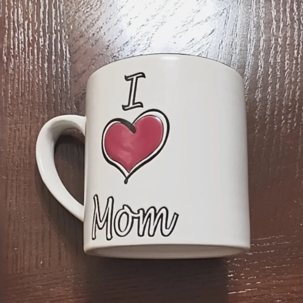 SPECTRUM DESIGNZ, COFFEE CUP I LOVE MOM.NEVER USE. IDEAL FOR VALENTINE'S DAY.